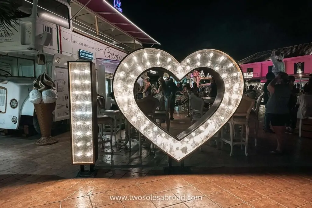 things to do in Aruba, Aruba Nightlife Neon Heart Sign